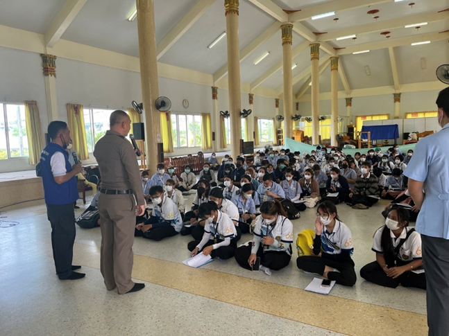 หัวหน้าหน่วยประชาสัมพันธ์แสวงหาความร่วมมือจากประชาชน ในการทำแบบการรับรู้ของผู้ส่วนได้ส่วนเสียภายนอก (EIT)